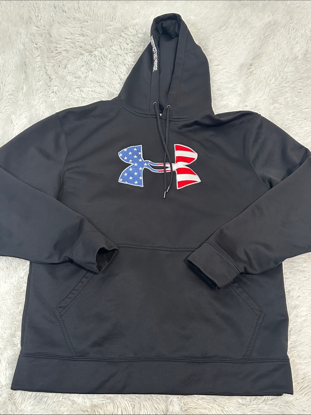 🏰 Under Armour Hoodie